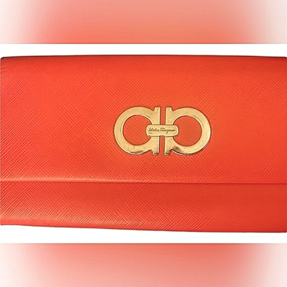 SALVATORE FERRAGAMO AUTHENTIC LEATHER WALLET GOLD HARDWARE EXCELLENT CONDITION